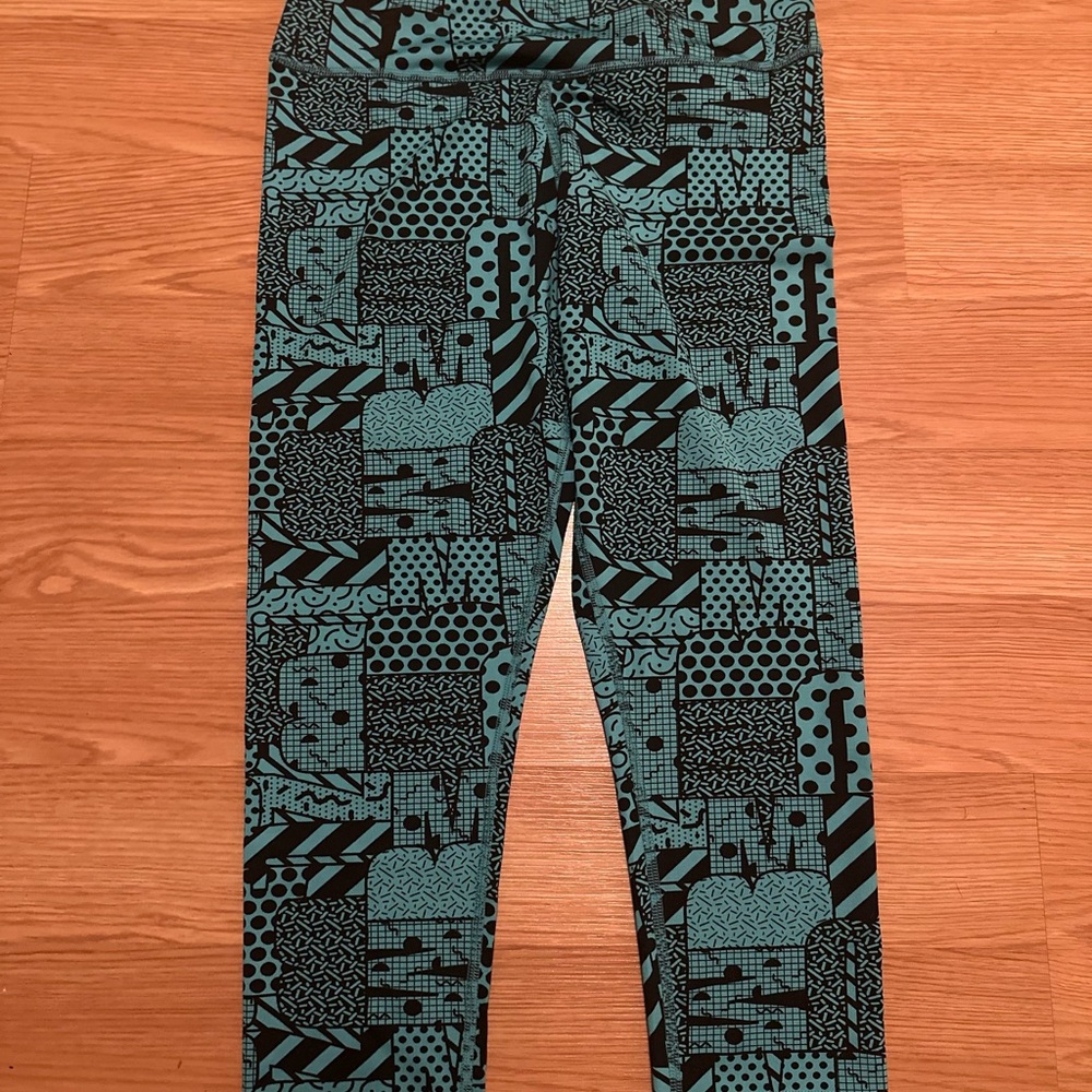 Zumba Fitness Teal and Black Cropped Leggings - Picture 2 of 4